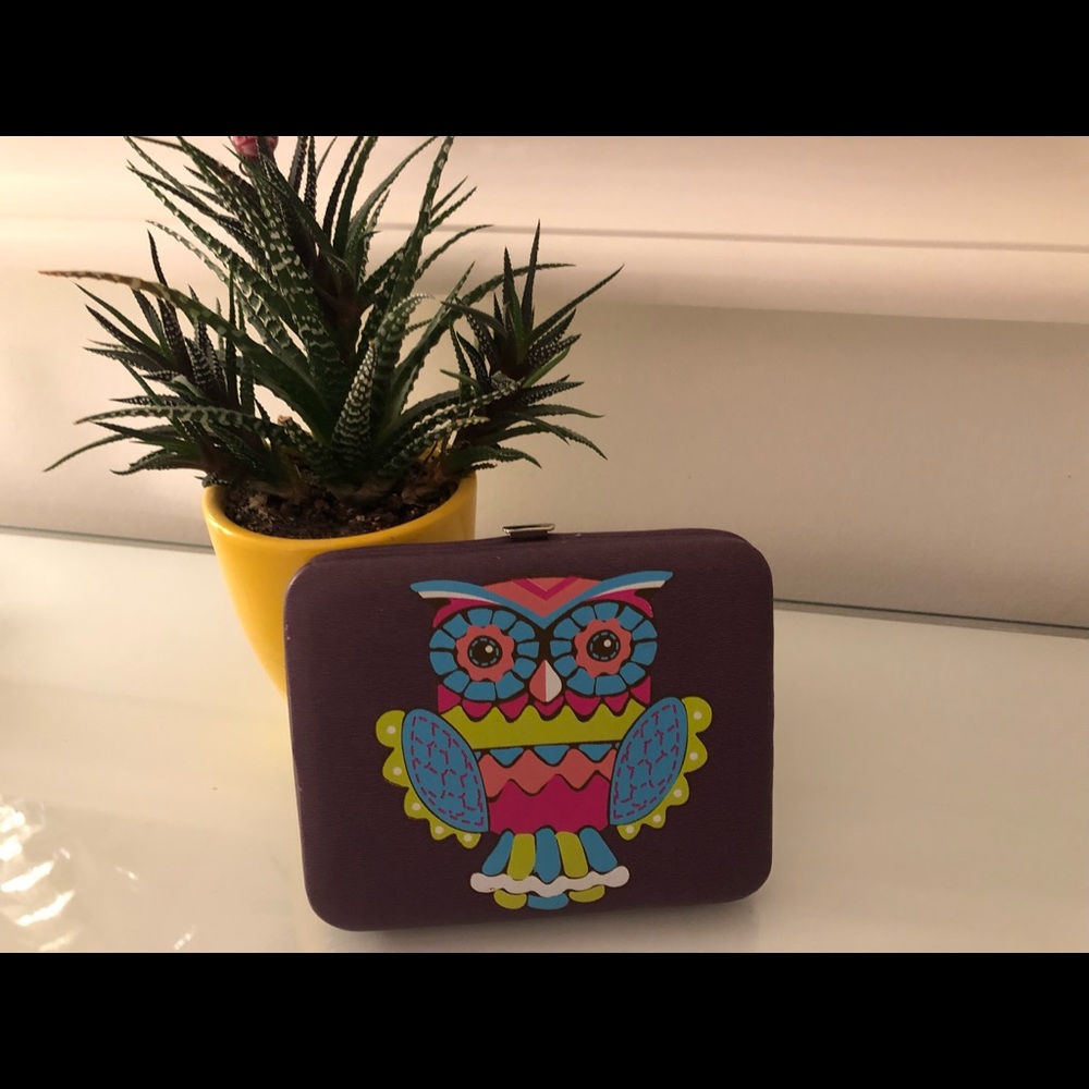 Medium size wallet woth an owl print